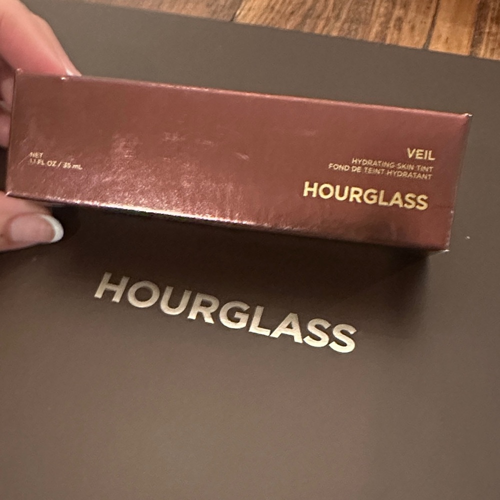 Hourglass Veil Skin Tint in #5